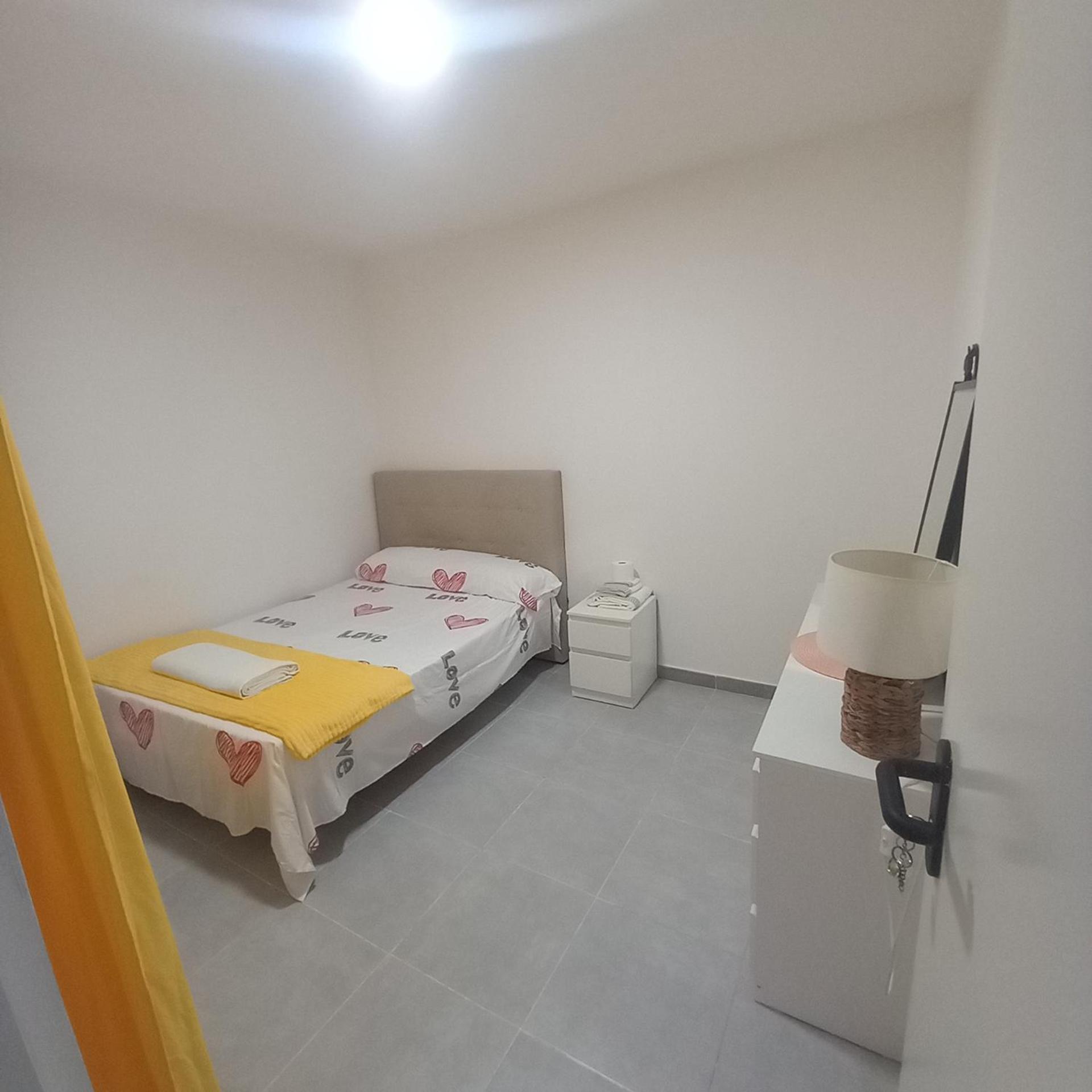 Hiromi Room Calle Julio Antonio Alicante Buitenkant foto